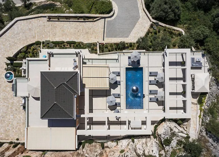 Villa Monte Leone By Konnect With Pool, Hot Tub, Spa Room & Stunning Seaview