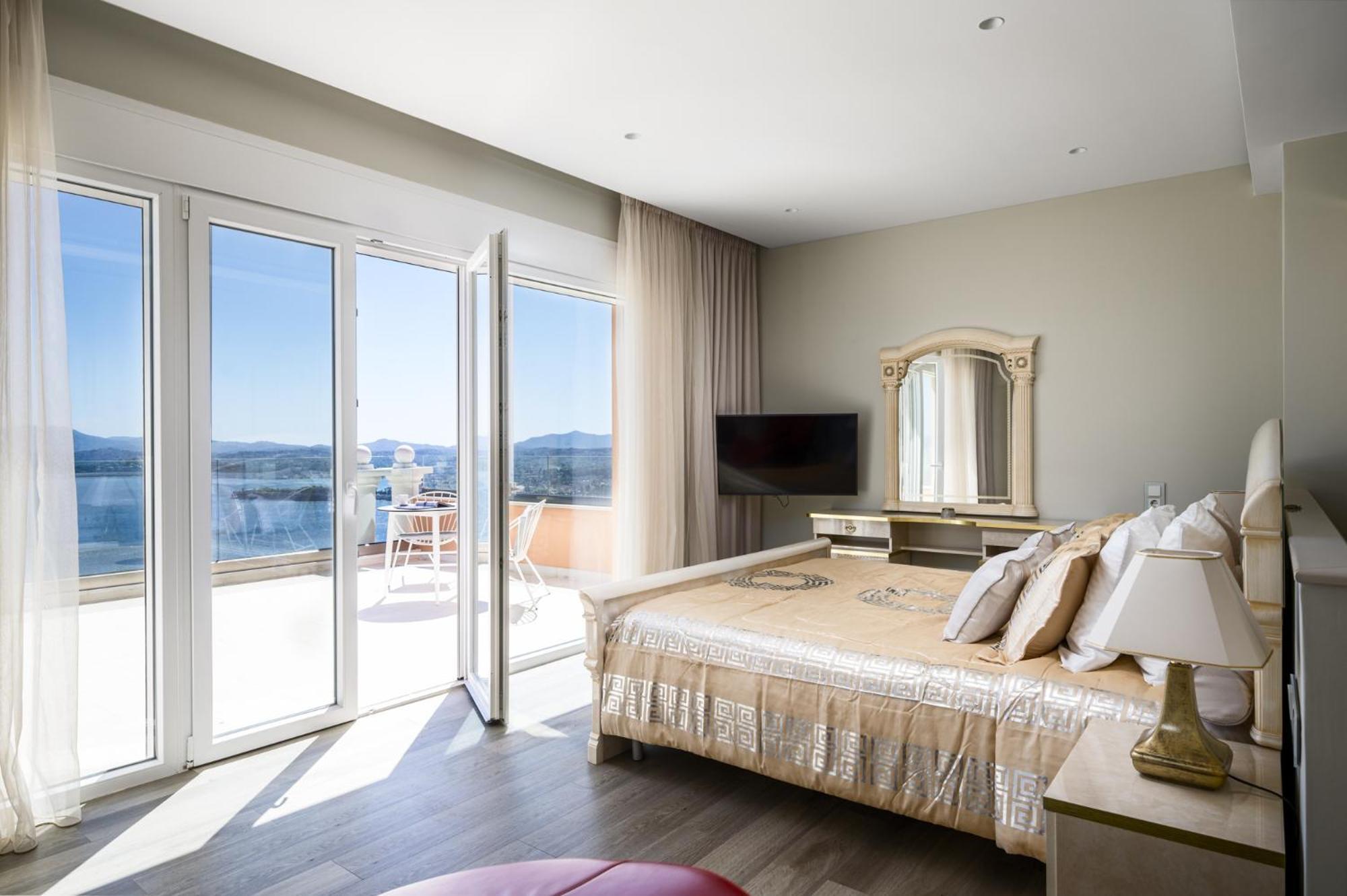Monte Leone By Konnect With Pool, Hot Tub, & Stunning Seaview Villa