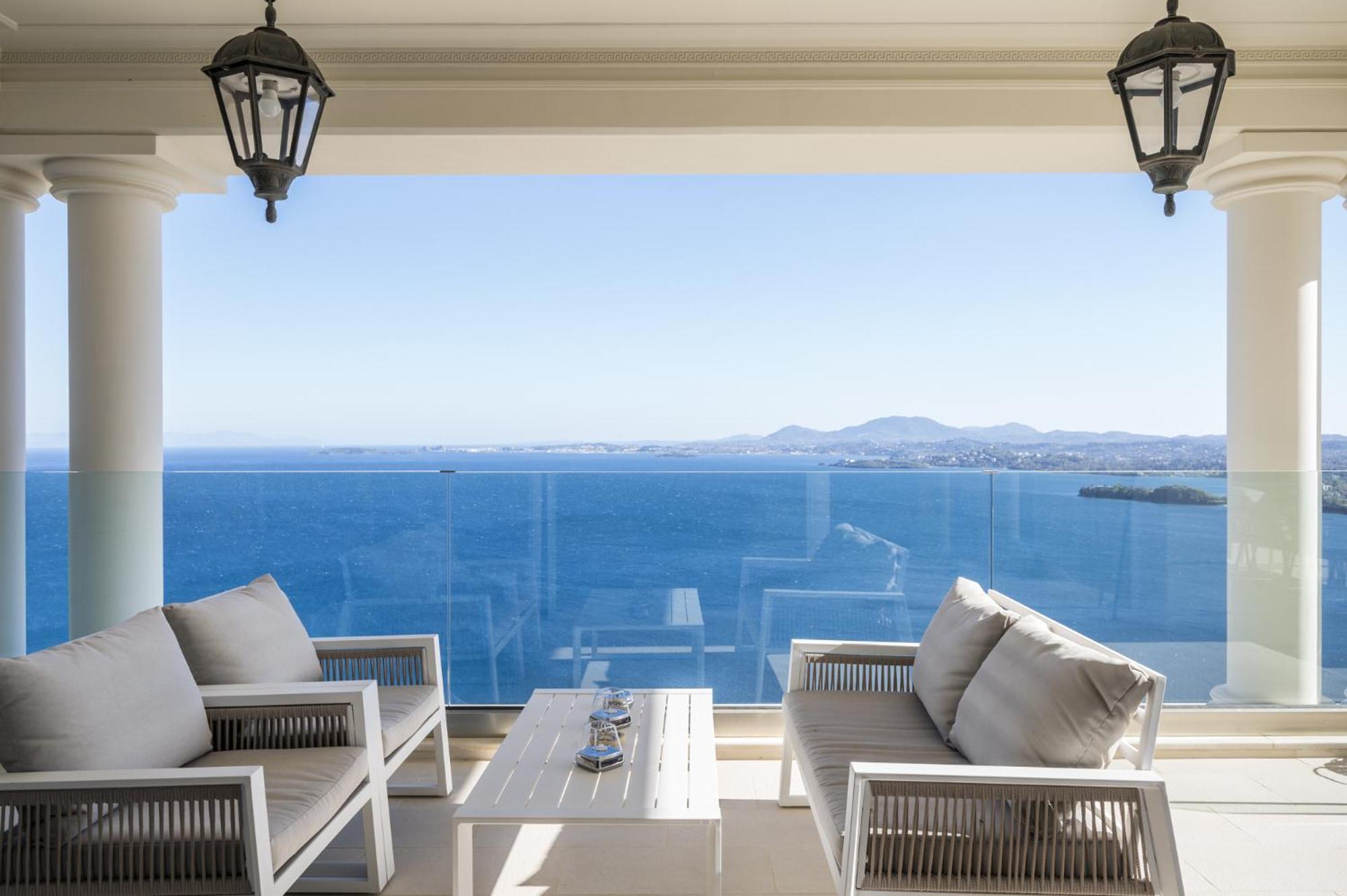 Villa Monte Leone By Konnect With Pool, Hot Tub, & Stunning Seaview *