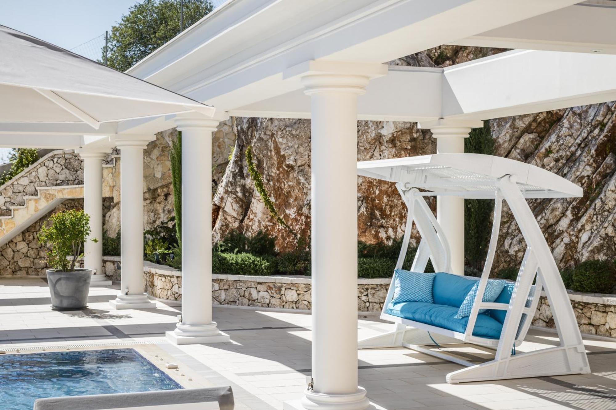 Monte Leone By Konnect With Pool, Hot Tub, & Stunning Seaview