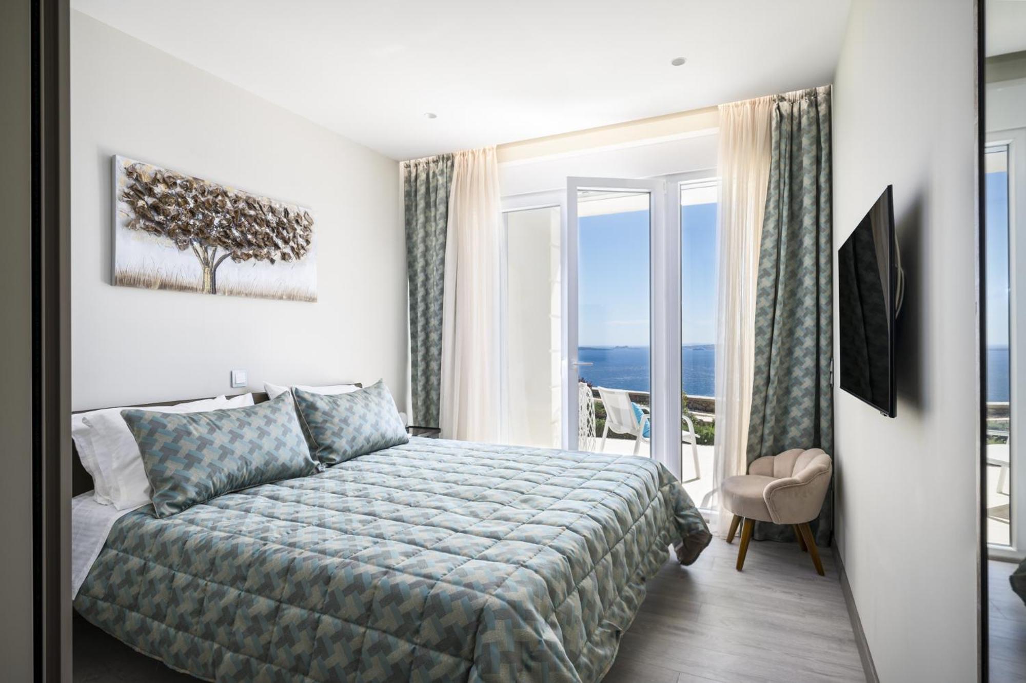 Monte Leone By Konnect With Pool, Hot Tub, & Stunning Seaview Villa *