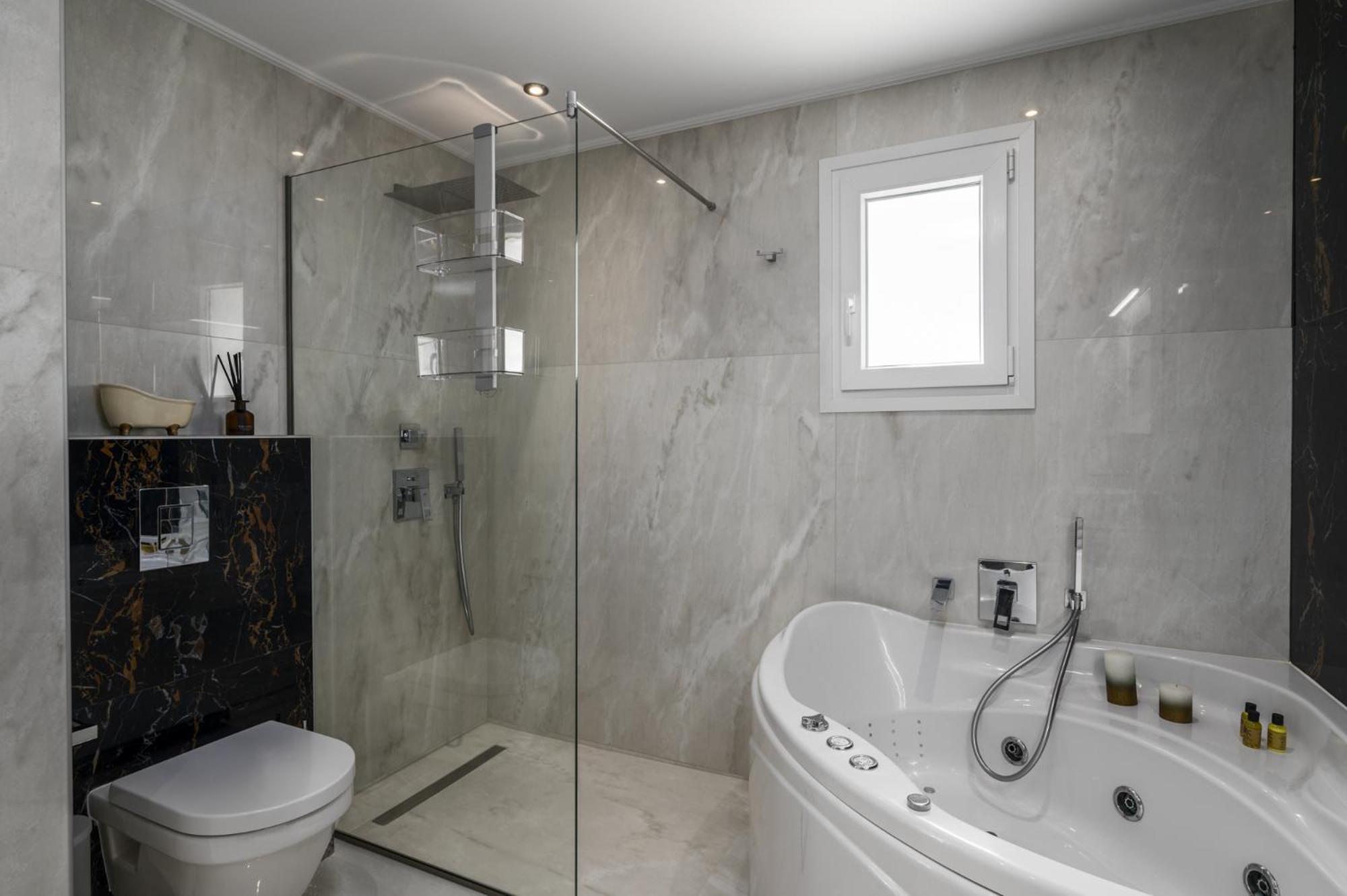 Willa Monte Leone By Konnect With Pool, Hot Tub, & Stunning Seaview