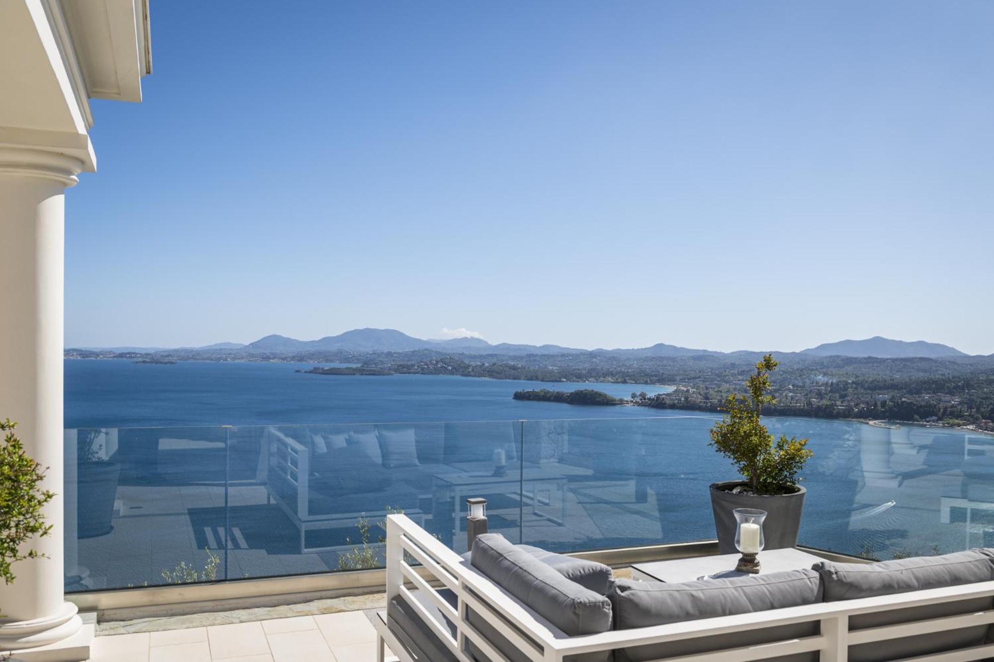 Monte Leone By Konnect With Pool, Hot Tub, & Stunning Seaview Villa