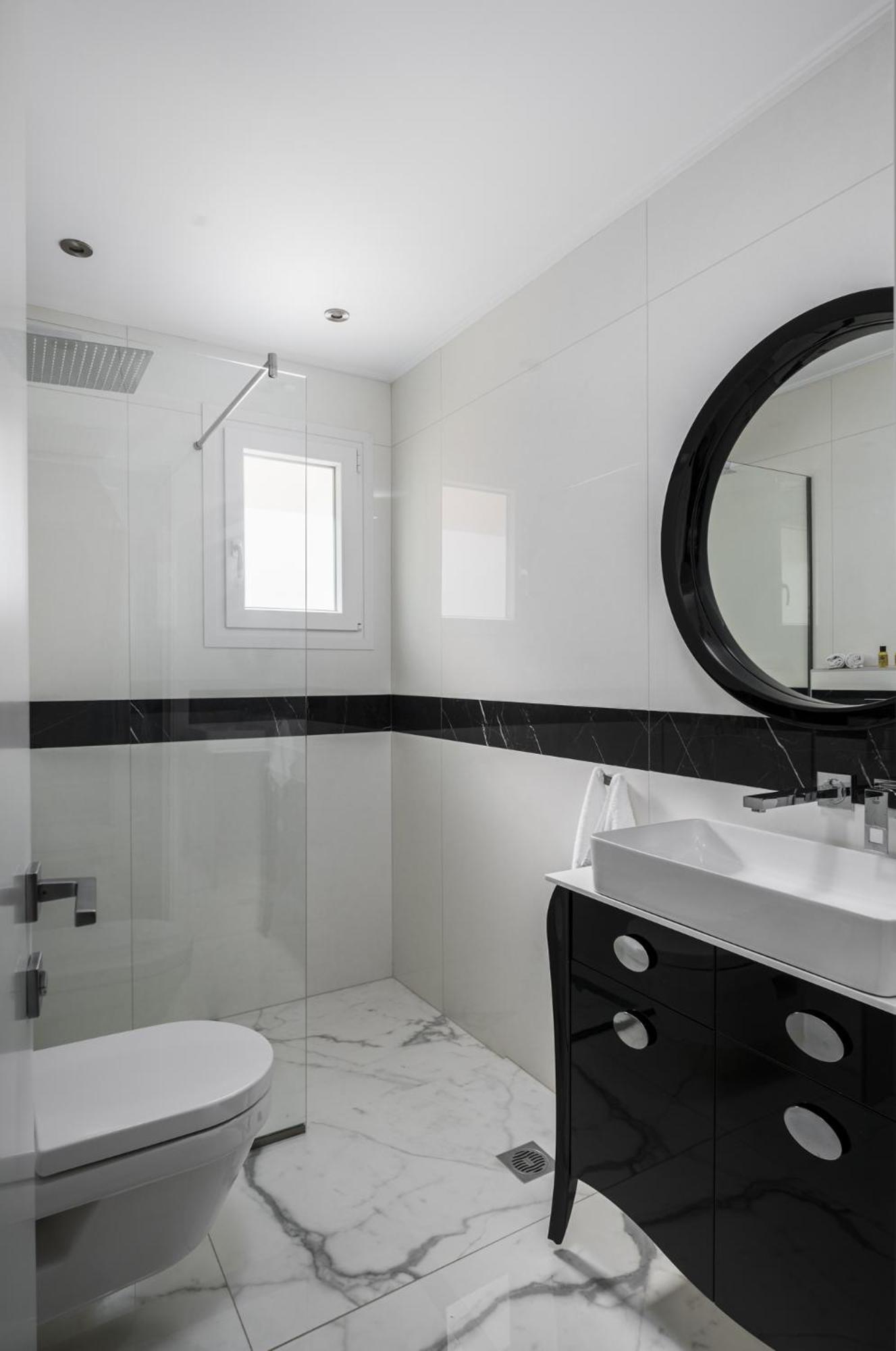Villa Monte Leone By Konnect With Pool, Hot Tub, & Stunning Seaview *